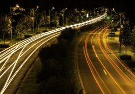 Jette_highway_traffic_at_night_(Unsplash)